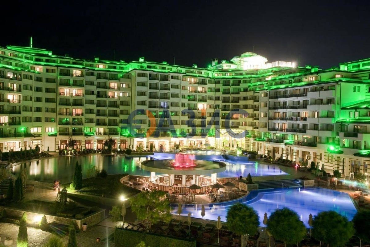 Вид на комплекс Эмеральд