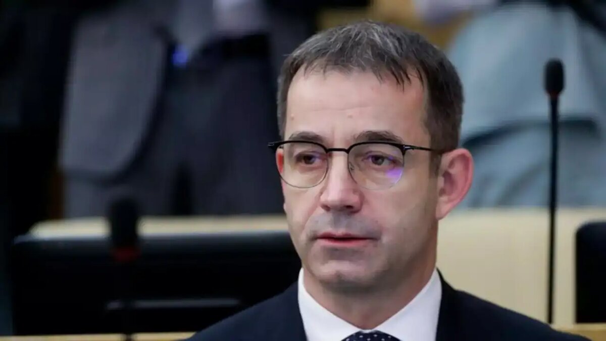    Дмитрий Певцов