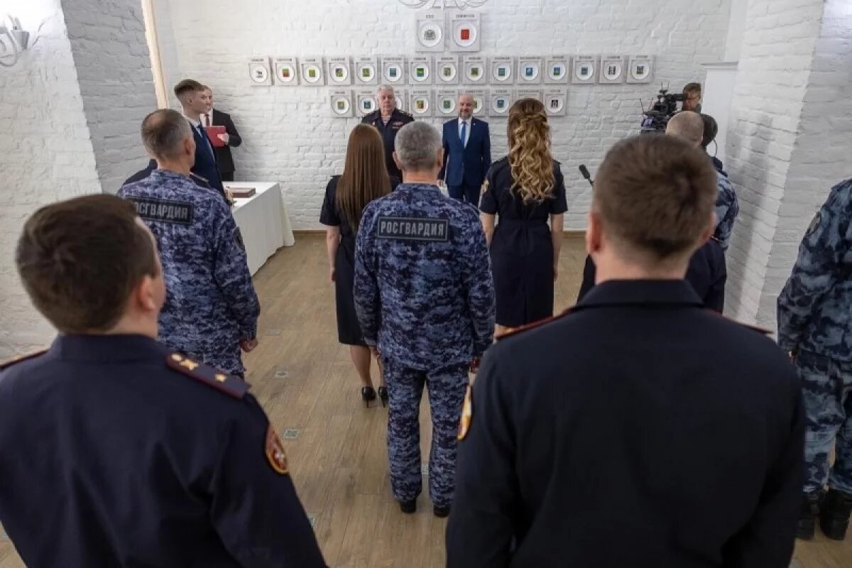    В Пскове наградили военнослужащих и сотрудников Росгвардии