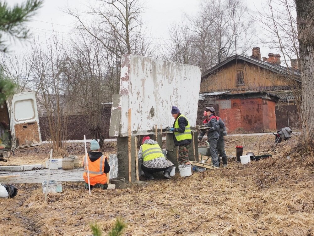    На мемориале идут ремонтные работы. Фото: АиФ-Калуга/ Виктор Комиссаров