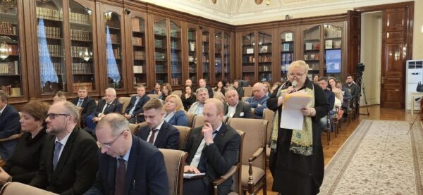 По мнению чиновников, бизнеса в зале было слишком много, и он задавал вопросы