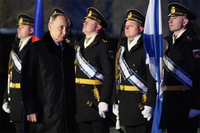    27 марта 2025. Президент РФ Владимир Путин во время посещения предприятия «Атомфлот». Фото:  РИА Новости/ Сергей Карпухин