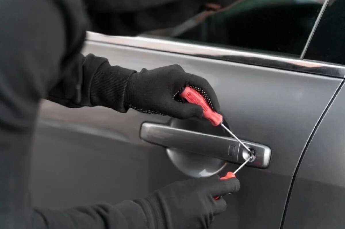    Воронежец разбил угнанную машину и оставил в салоне номер своего телефона