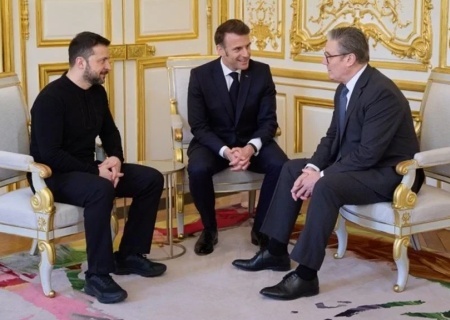    Зеленский, затягивая процесс переговоров, настаивает на участии в них Стармера и Макрона