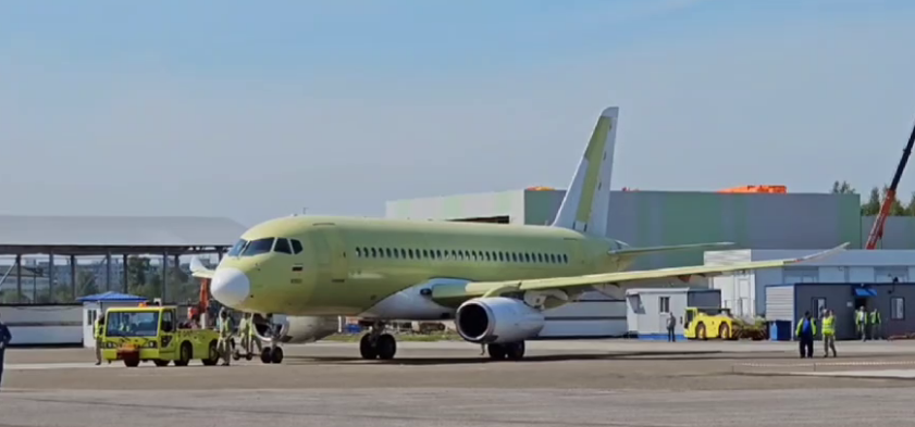 Российский самолет Спупердлжет-100 с двигателями пд-8 совершил первый полёт