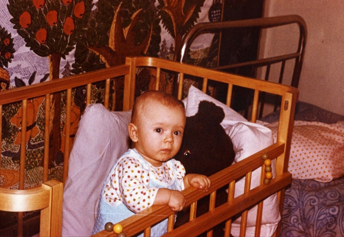 1. Лечение. Это главный аспект для формирования самостоятельности у человека с ограниченными возможностями здоровья (ОВЗ). В моей жизни он присутствует с самого раннего детства. Благодарна моим родителям (особенно маме) за то, что они обеспечили реализацию этого аспекта в моей жизни настолько, насколько это было возможно. Далеко не все родители готовы жертвовать своими временем, финансами, планами на собственную самореализацию ради реабилитации ребёнка.