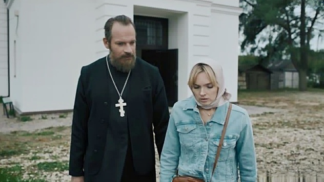 Кадр из сериала «Тайга» / Аглая с батюшкой
