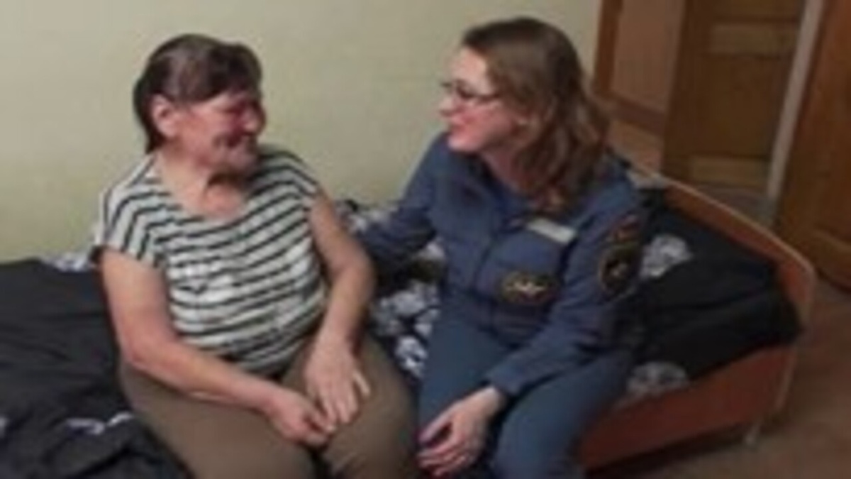    С жителями районов Курской области, которые были под оккупацией ВСУ работают психологи МЧС