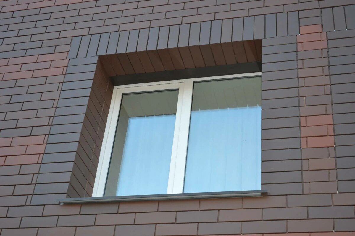 Окно с откосом