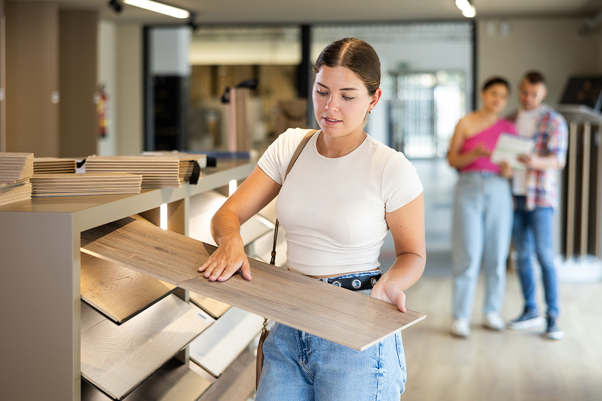Ламинат — отличная альтернатива дорогому паркету. Источник: Shutterstock.📷
