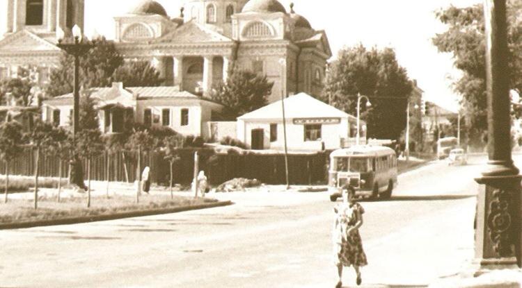 Белгород, ул. танкиста Попова, Преображенская церковь Фото: из фотоальбома Александра Лимарова и Анатолия Ткаченко