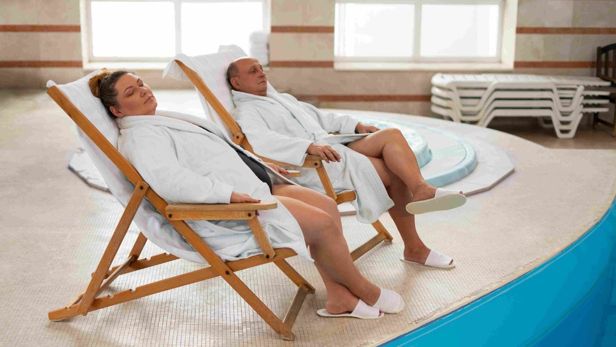    Бесплатные путёвки в санаторий дают пенсионерам и предпенсионерам, но не во всех регионах. Фото: Freepik