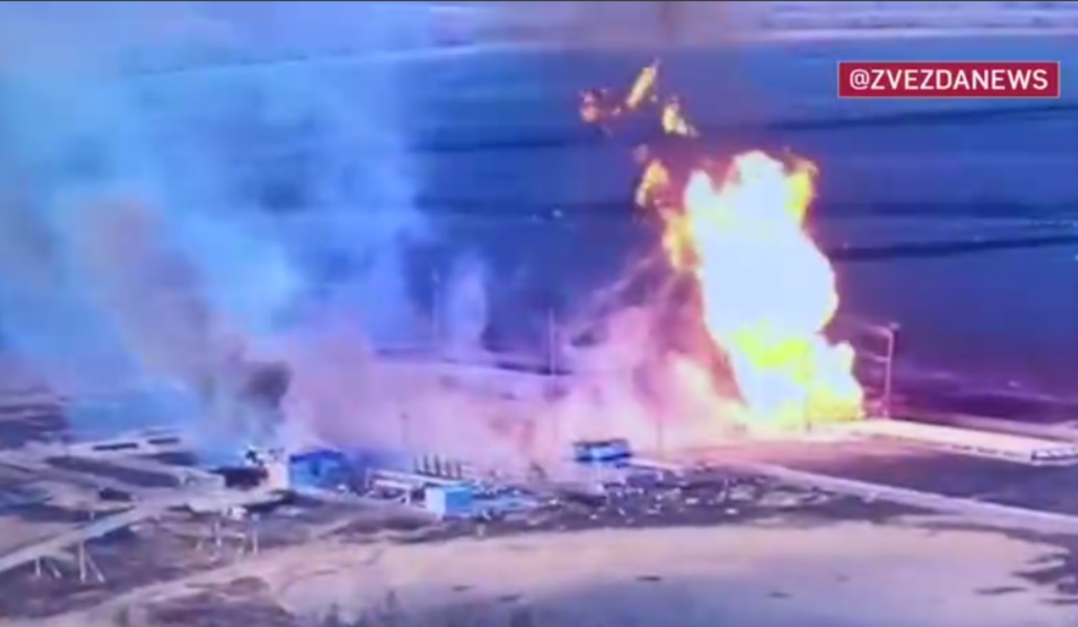     Газоизмерительная станция "Суджа" в огне. Источник: t.me/bbbreaking Автор фото: Скриншот видео