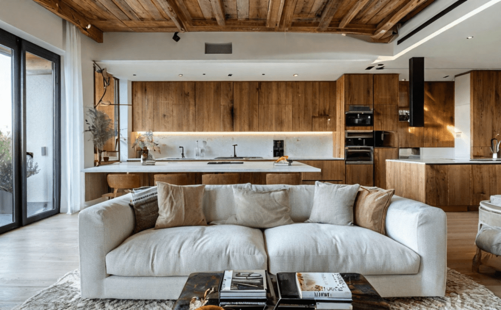    Дизайн интерьера с минималистскими белыми стенами и функциональной мебелью Keri