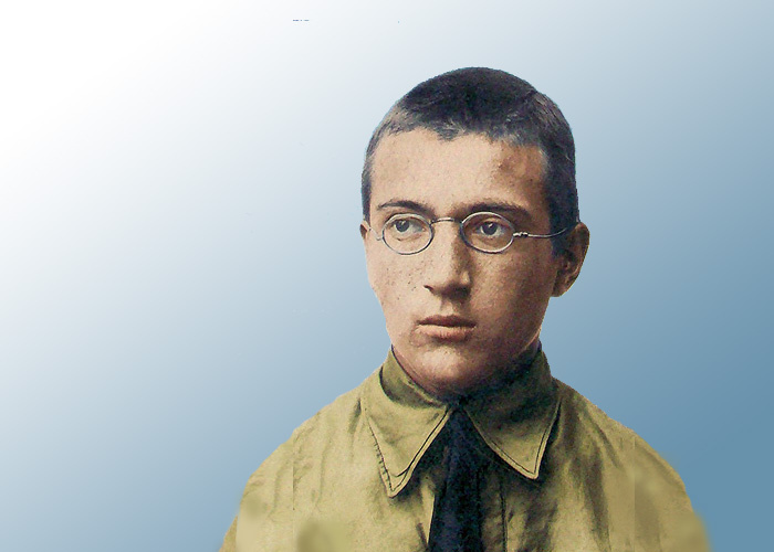 Василий Николаевич Любомудров в молодости
Раскрашенная фотография, поступила в музей в 2007 г. от Т.Г. Чуликова