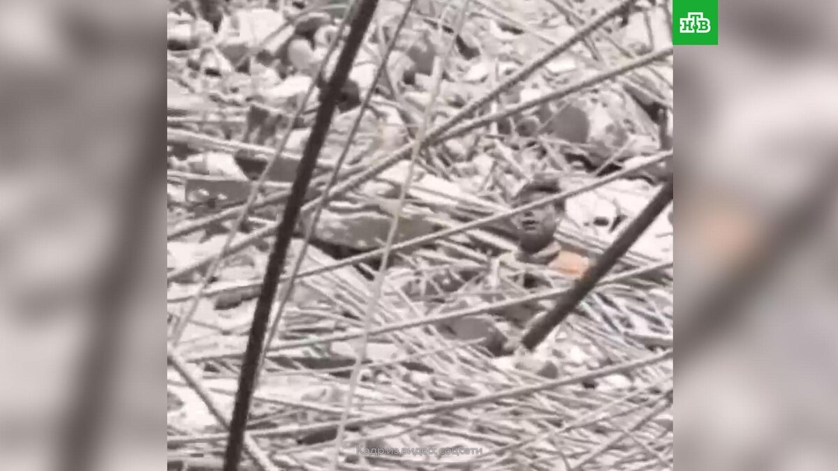    В Бангкоке сняли на видео выжившего под завалами человека