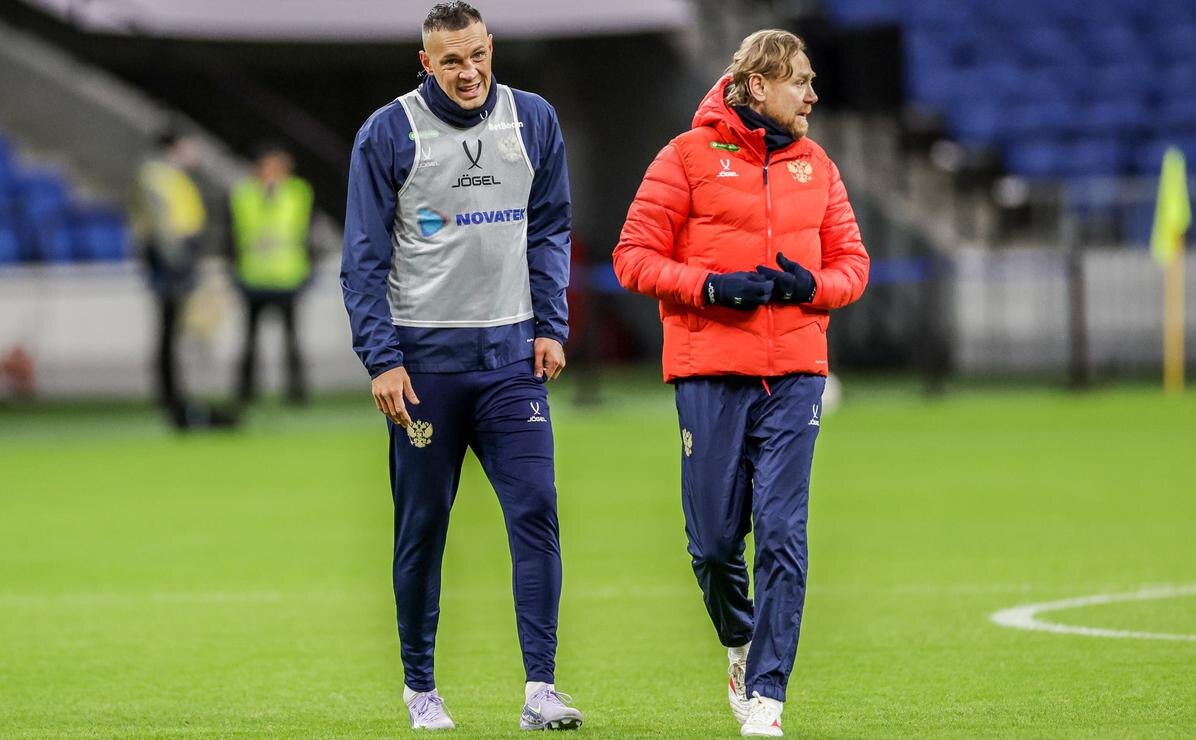    Артем Дзюба и Валерий Карпин Фото: Михаил Синицын / ТАСС Георгий