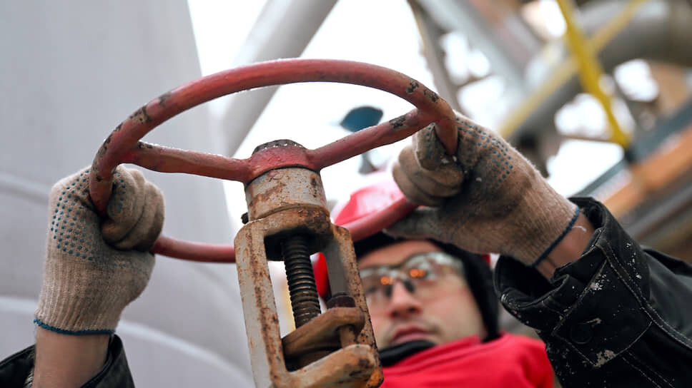 «Казмунайгаз» планирует привлечь «Татнефть» к приватизации двух НПЗ.📷Фото: Дмитрий Лебедев / Коммерсантъ