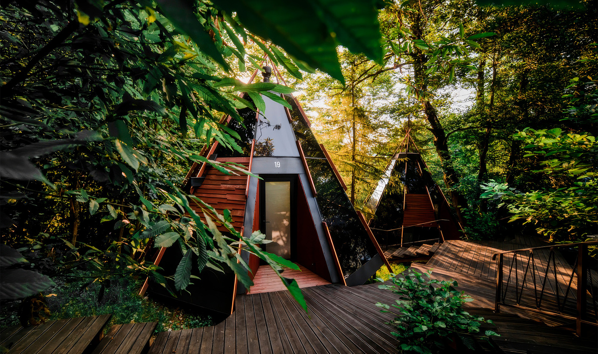 Особенность Pine River — стеклянные домики нео-типи с обзором в 360 градусов.