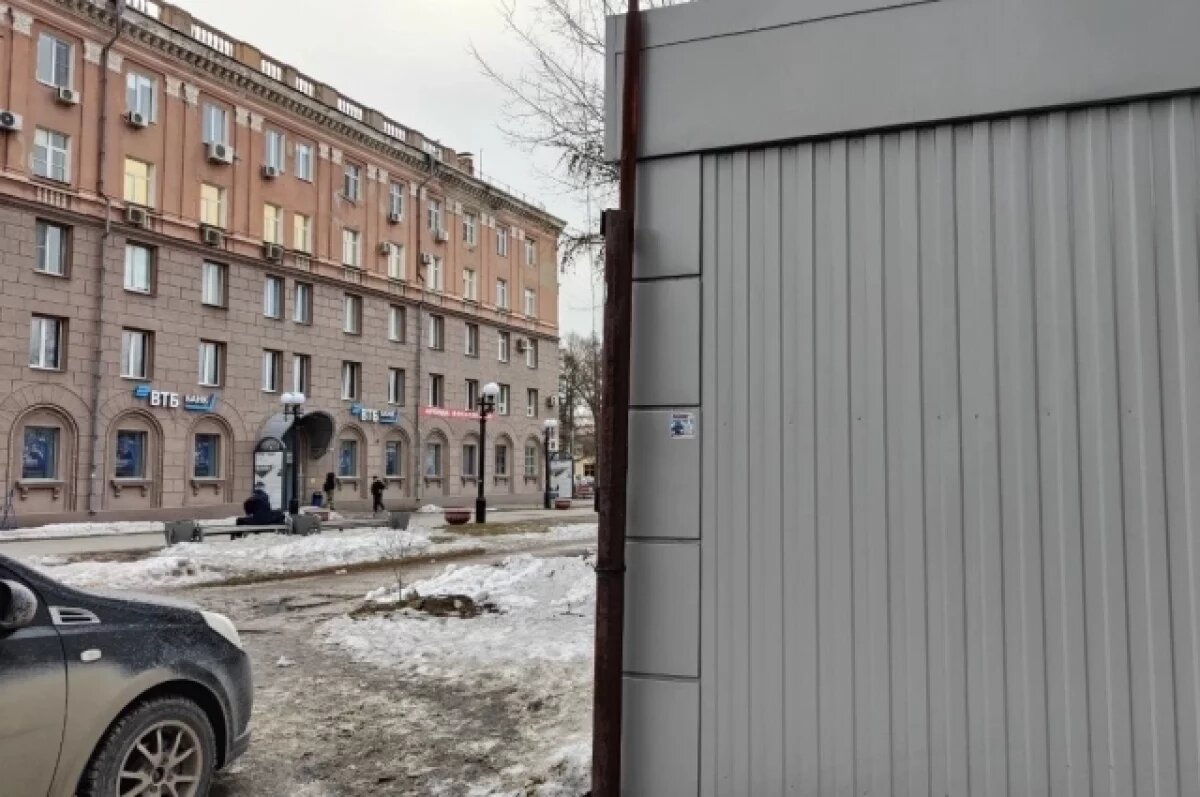    Омский мэр поручил убрать «легендарный» киоск в Нефтяниках