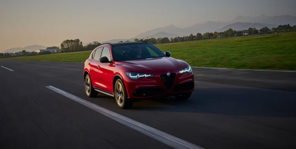 Актуальное поколение Alfa Romeo Stelvio.