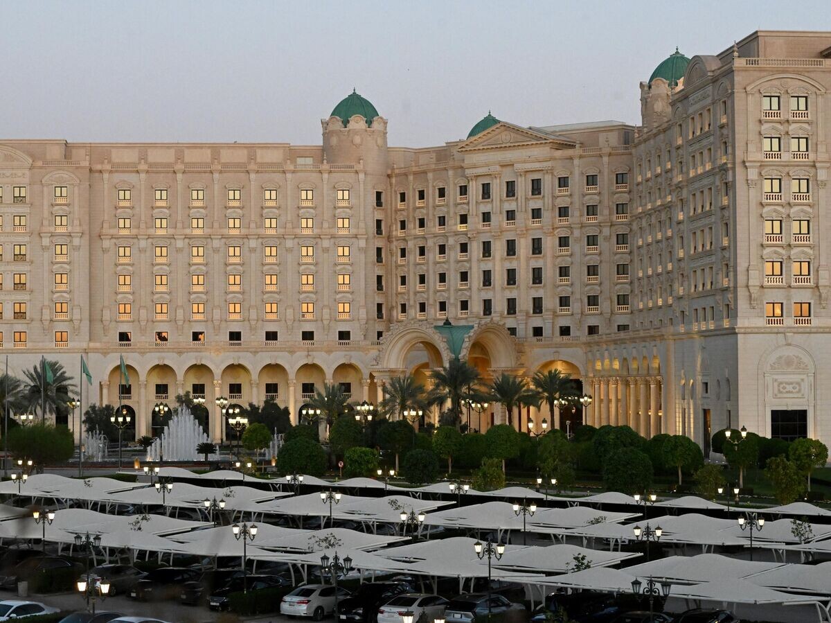    Гостиница The Ritz-Carlton в Эр-Рияде, где проходили переговоры делегаций России и США© РИА Новости / Михаил Воскресенский