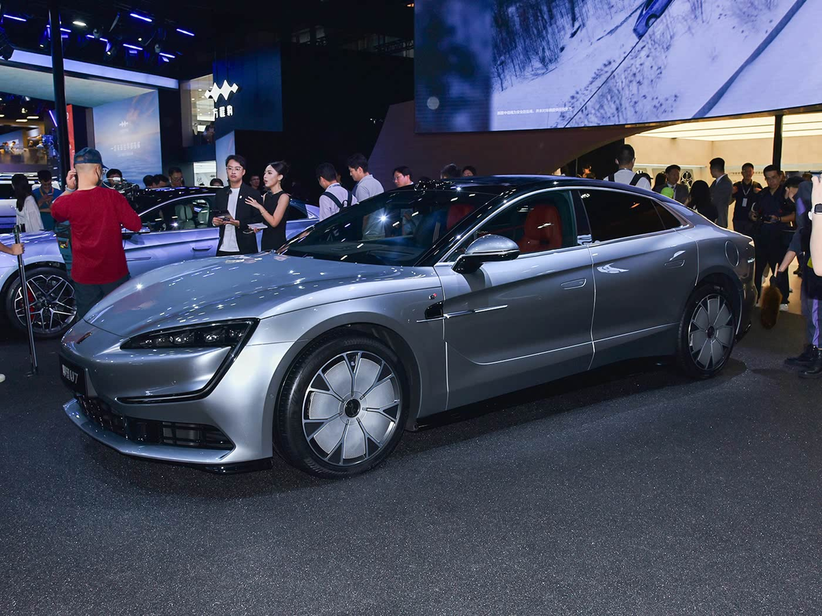 Презентация гибридной версии Yangwang U7