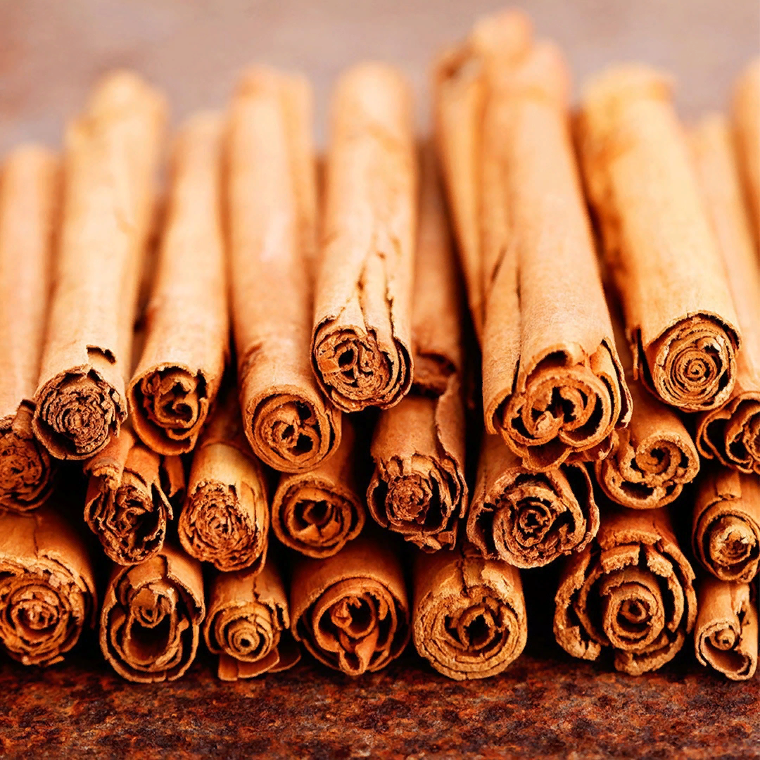 Настоящая, правильная корица. Как видите, она менее аккуратная.