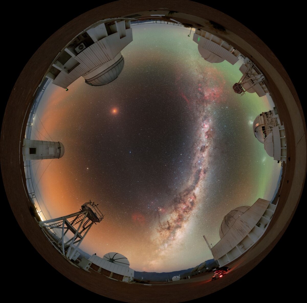 Фото:  CTIO/NOIRLab/NSF/AURA/P. Horálek (Institute of Physics in Opava)  📷
