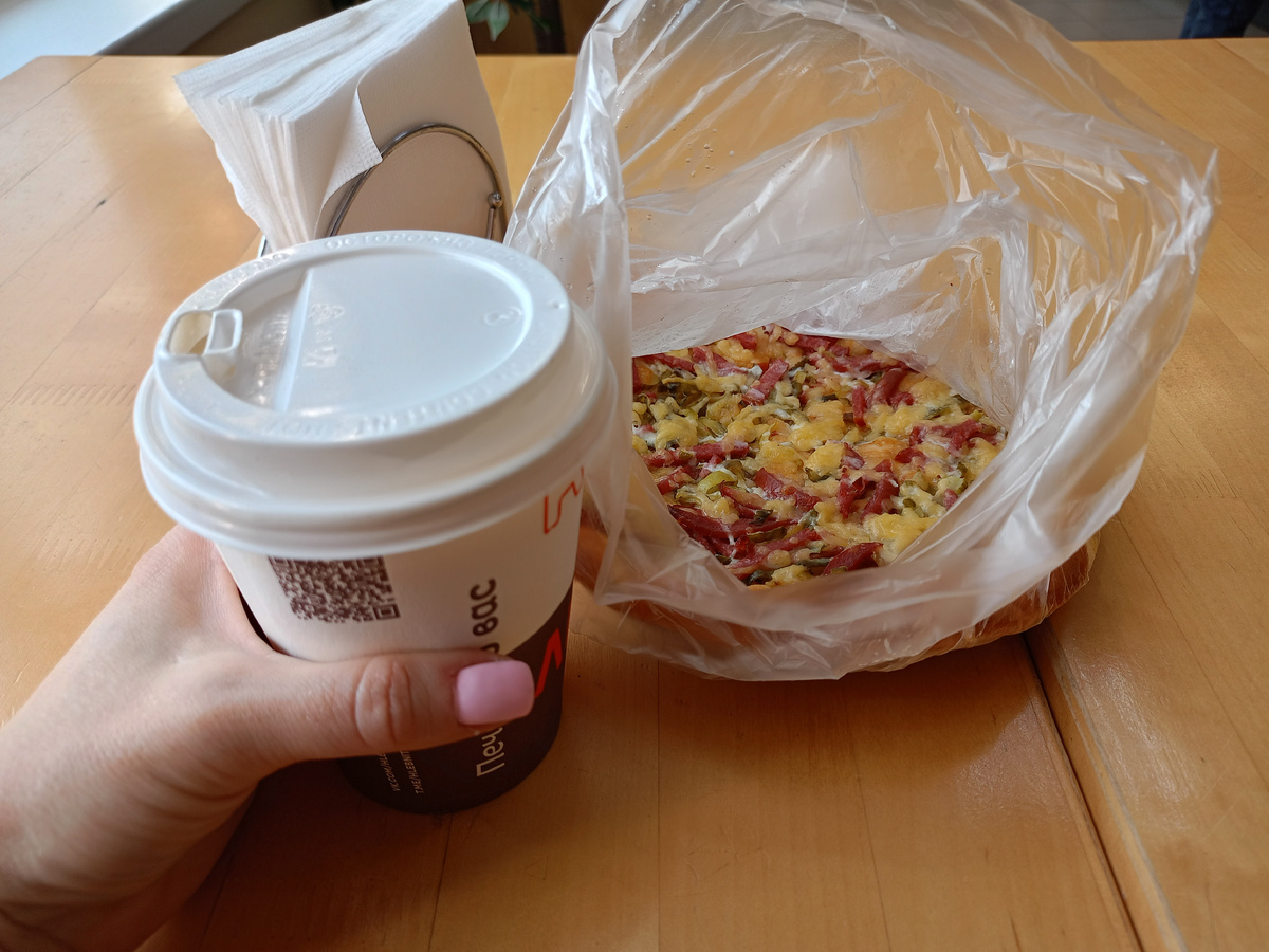 Одна в пекарне