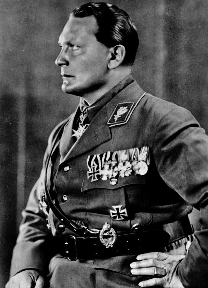 Лидер нацистской партии Герман Геринг в качестве командующего СА (штурмовыми отрядами), 1933 г.