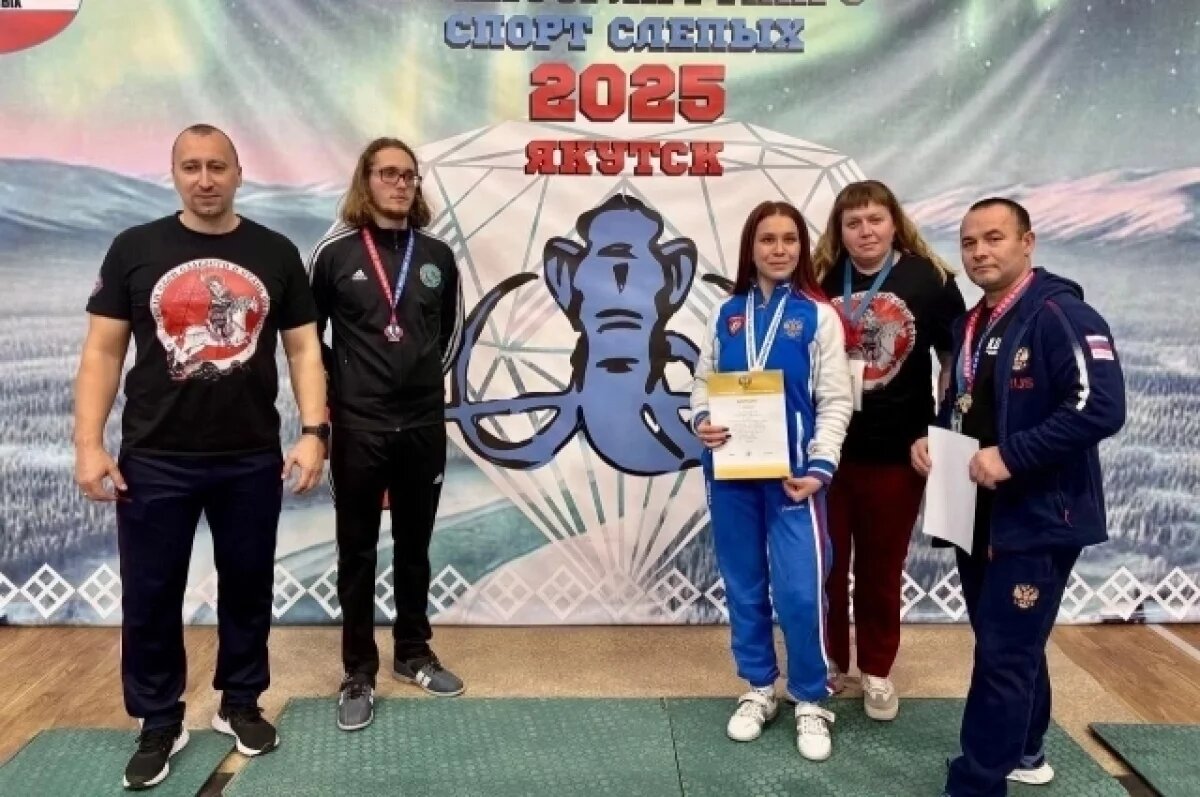    Брянские пауэрлифтеры завоевали еще два золота чемпионата России в Якутии