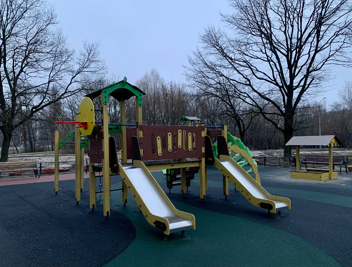 Сделала фото по пути на работу рано утром. Так чисто и светло после дождя ☺️