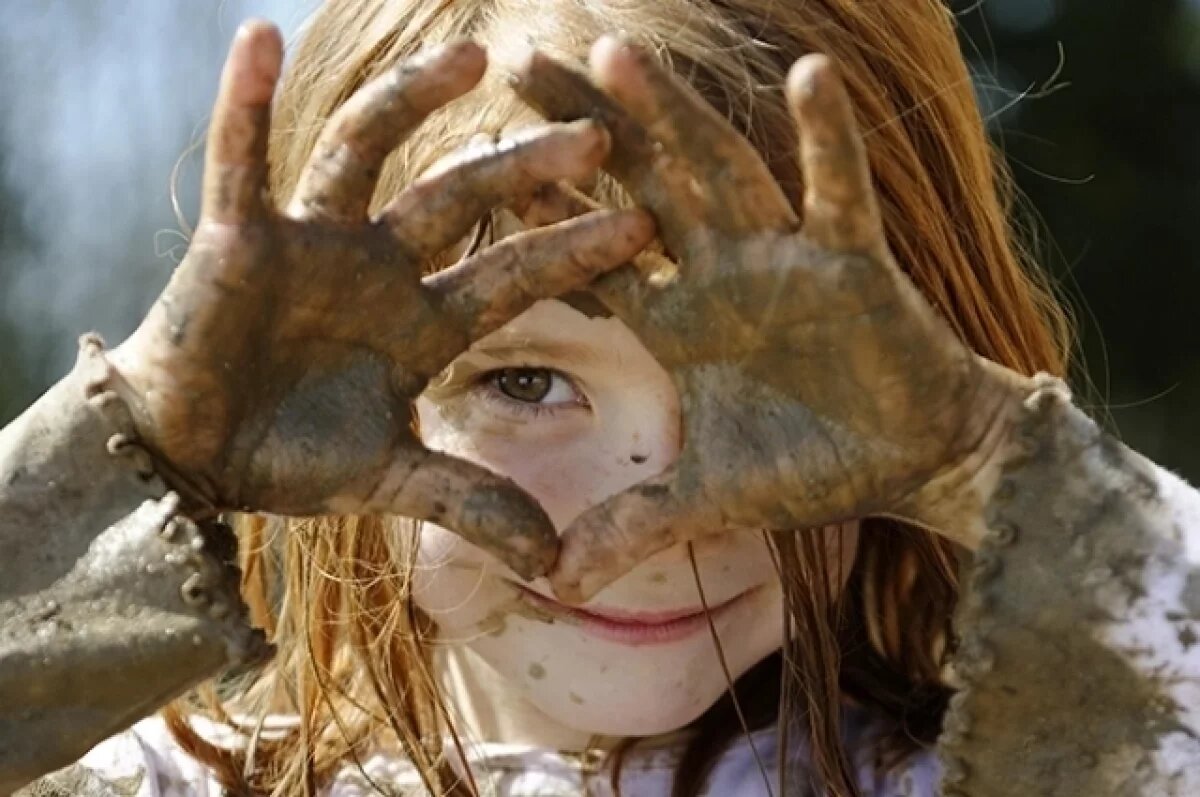    Кровь, вино, трава, фломастеры.