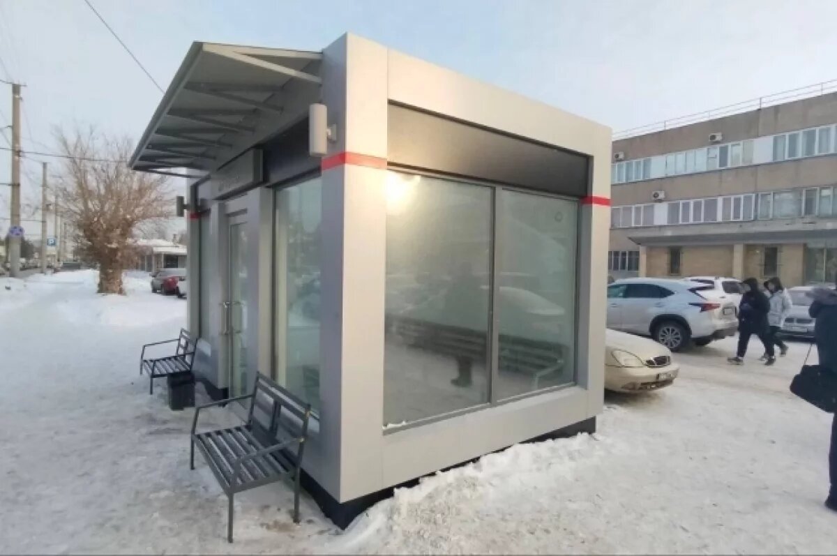    В Омске на остановках стали появляться специальные доски