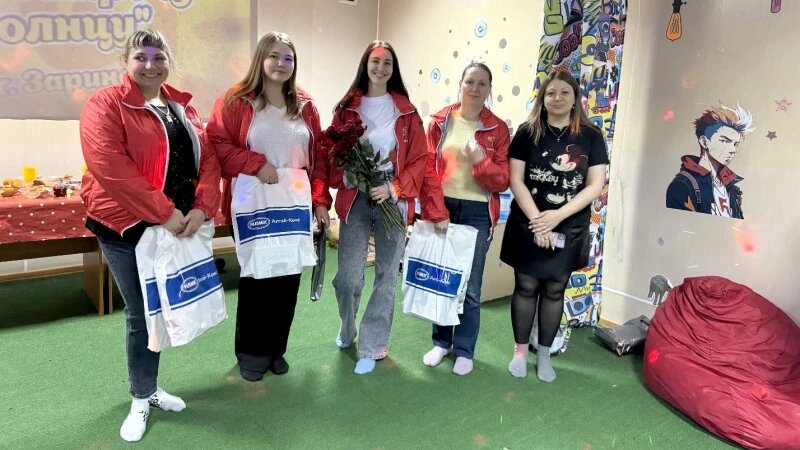     Волонтеры Алтай-Кокса навестили подопечных социального объединения «Навстречу солнцу» Фото предоставлено компанией Алтай-Кокс.