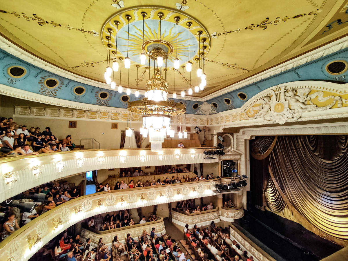 Зрители в Крымском драматическом театре имени Горького // Фото: Туристический портал Республики Крым, Кристина Безумнова