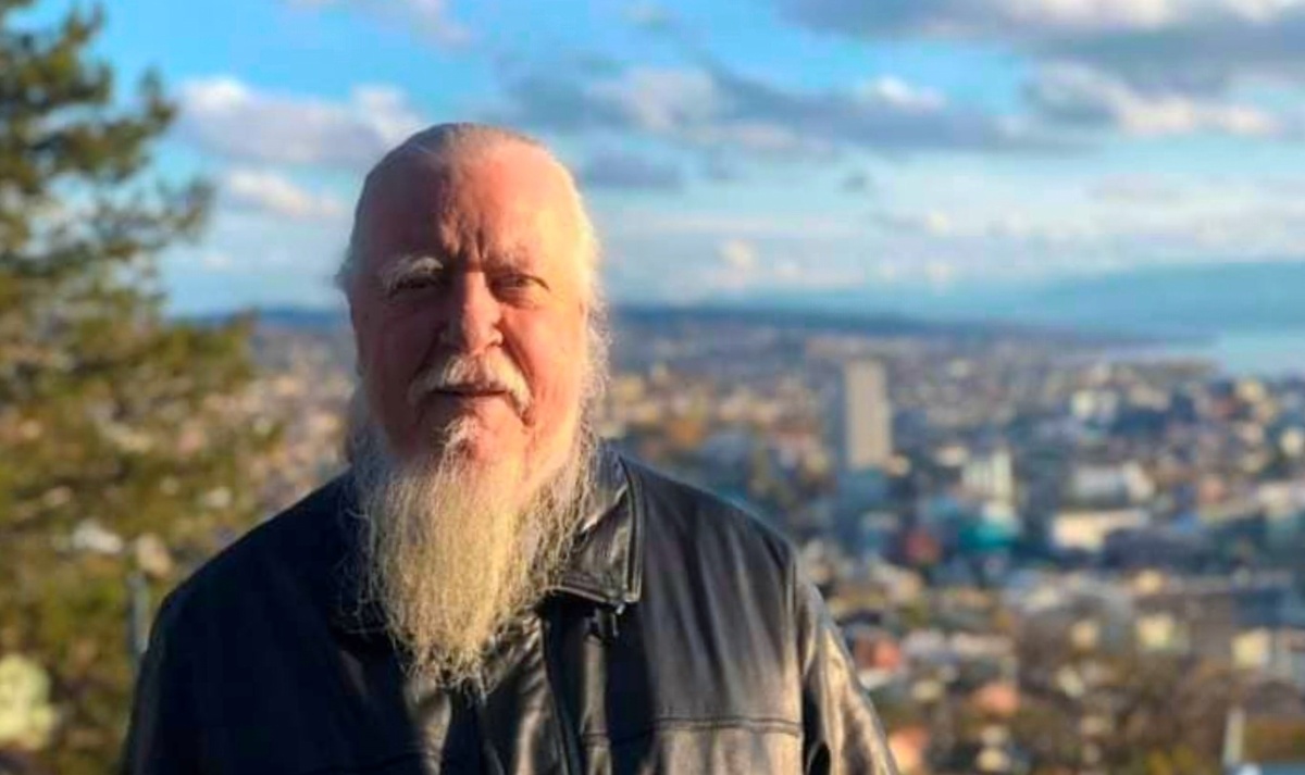 Димитрий Смирнов (07.03.1951 — 21.10.2020 гг.) — протоиерей, церковный и общественный деятель.