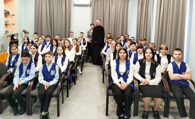 Встреча в модельной детской библиотеке с руководителем Воскресной школы дьяконом Дмитрием Трухиным