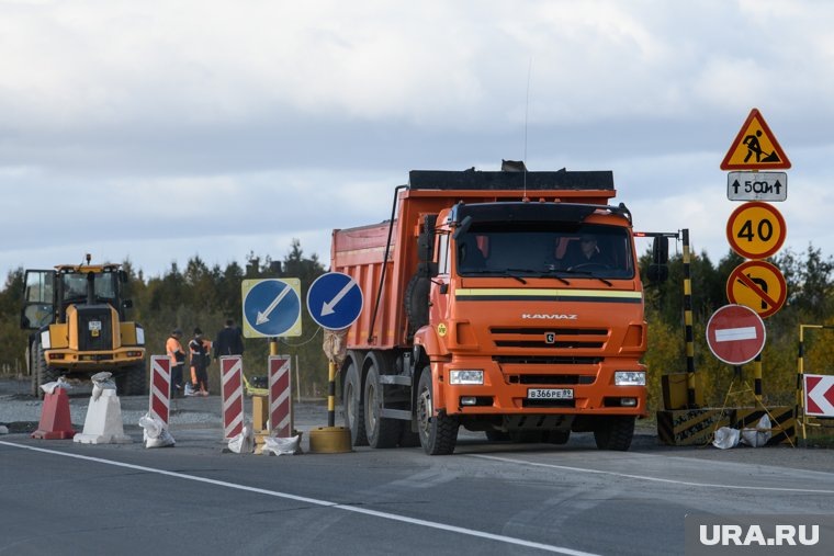 В 2025 году в округе отремонтируют 90 км дорог. Фото: Илья Московец © URA.RU