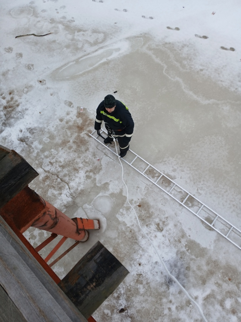    Неизвестные раскидали липовые деньги по тонкому льду в КарелииОПС по Олонецкому району