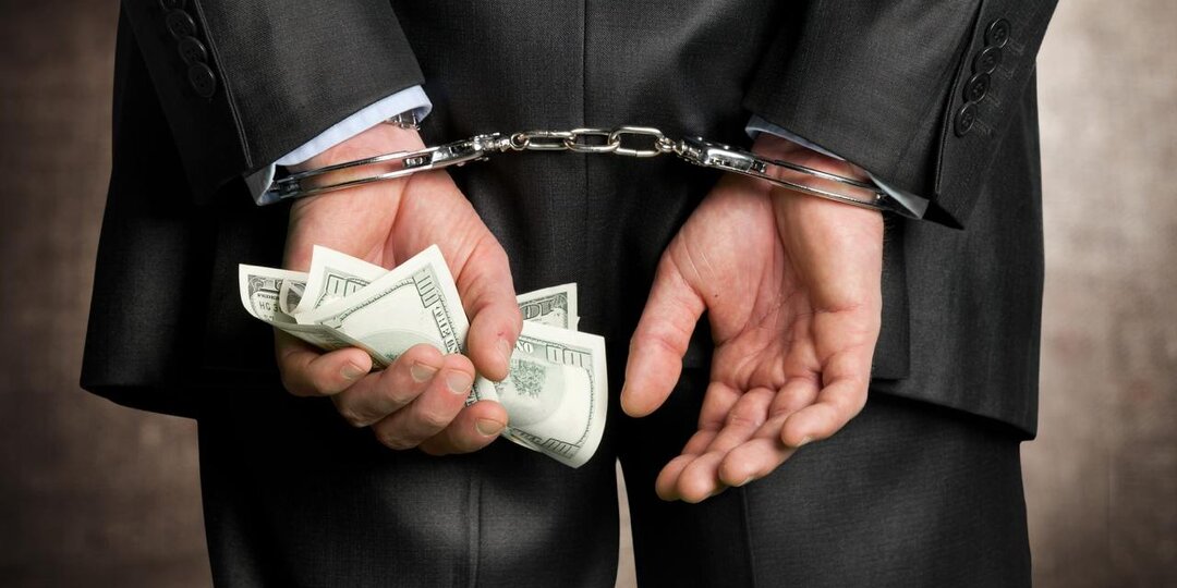 Россияне массово теряют жильё! Как избежать ловушки «квартирного рейдерства»?