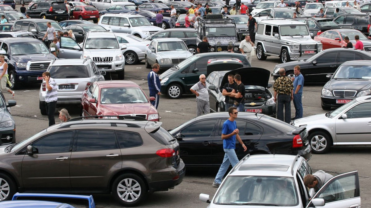 Траты россиян на новые автомобили резко снизились в феврале 2025 года