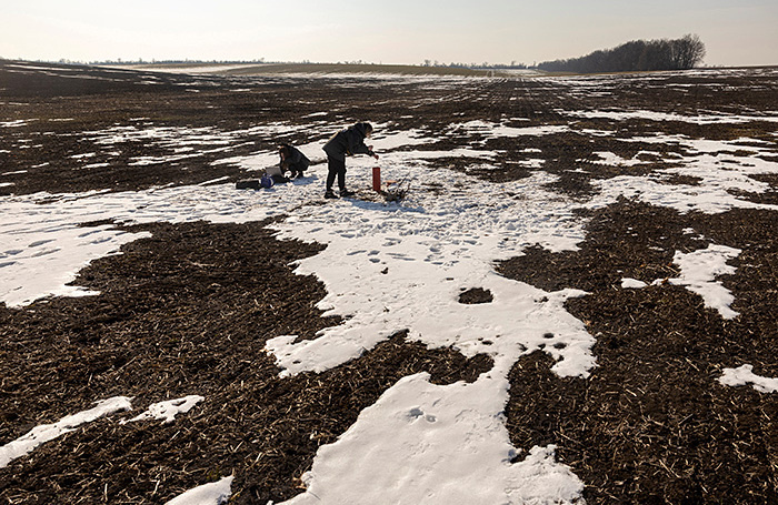    Геологические исследования на месторождении лития на Украине.REUTERS/Thomas Peter