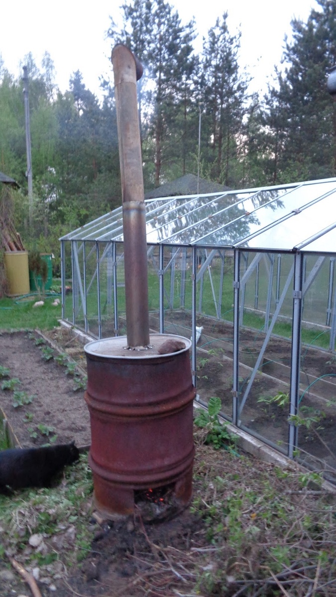 Фото 1. Самодельная бочка-печка.