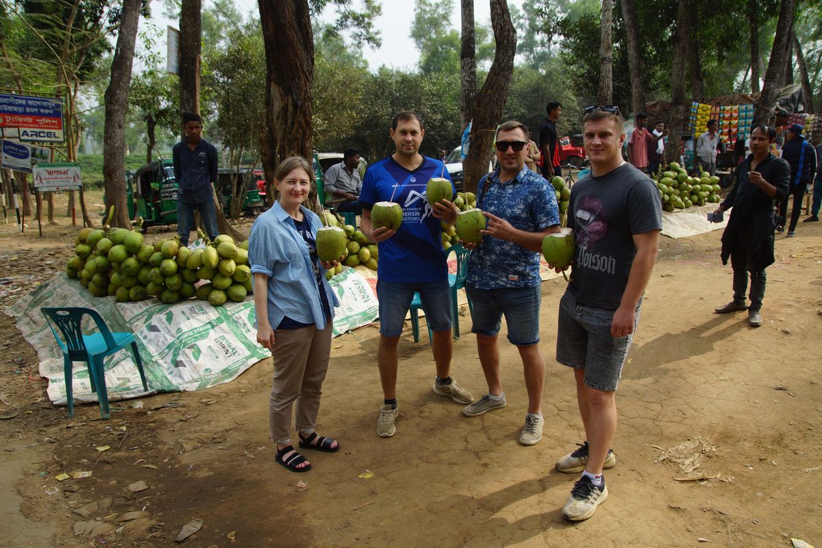 рынок возле озера (Листайте галерею)