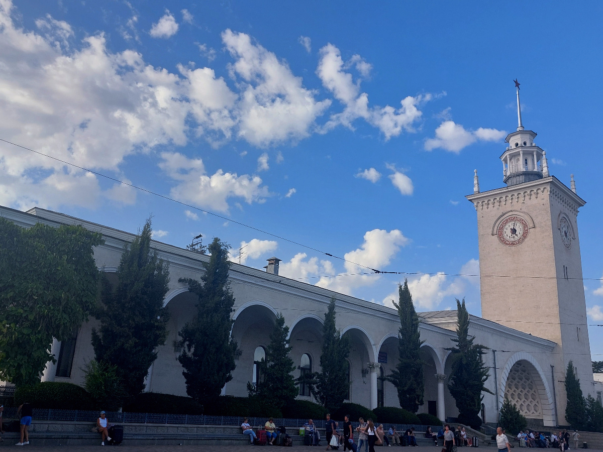 Вокзал в городе Симферополь заслуживает отдельного внимания