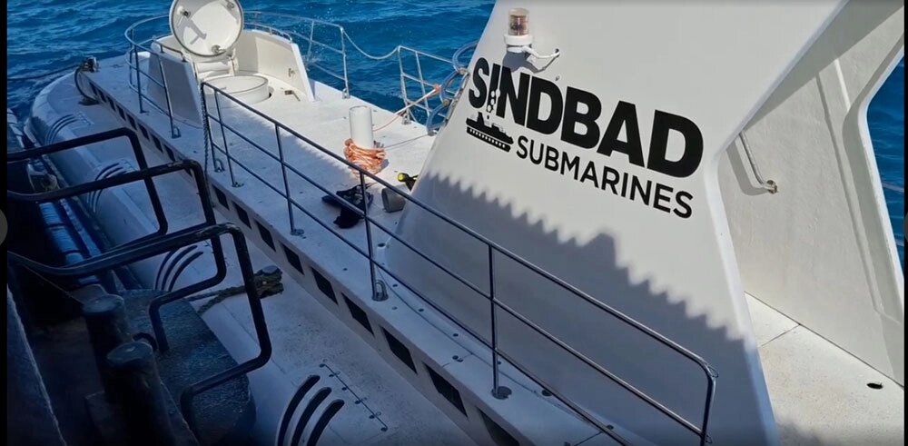 Лодка производила впечатление надёжной, экскурсии шли одна за другой. Фото: из личного архива Александра Новикова