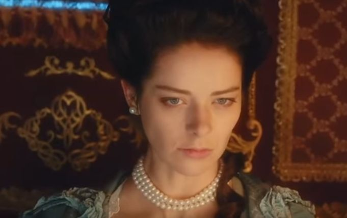 Екатерина услышала звуки скрипки