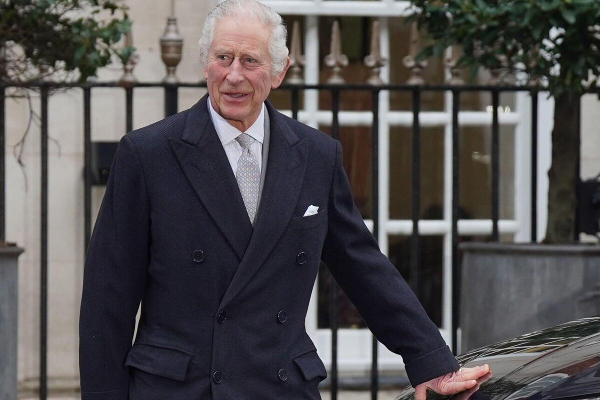    Король Карл пострадал от побочного эффекта лечения LEGION-MEDIA